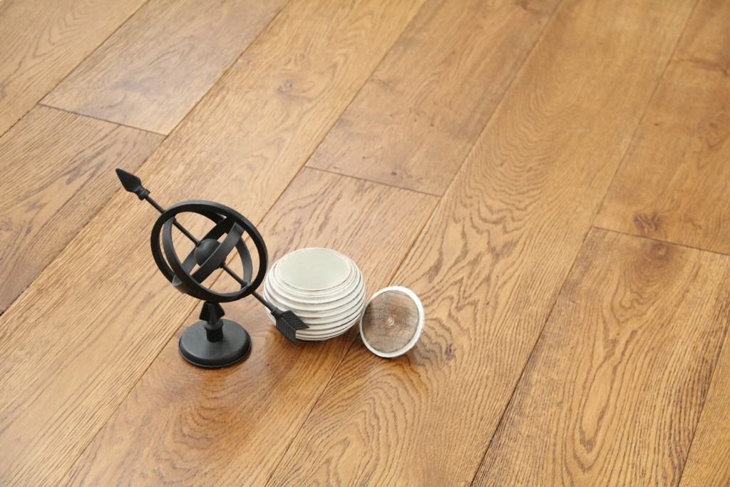 Oak Engineered Flooring | 1900x190x20/6mm | Brushed, Gunstock, UV Lacquered