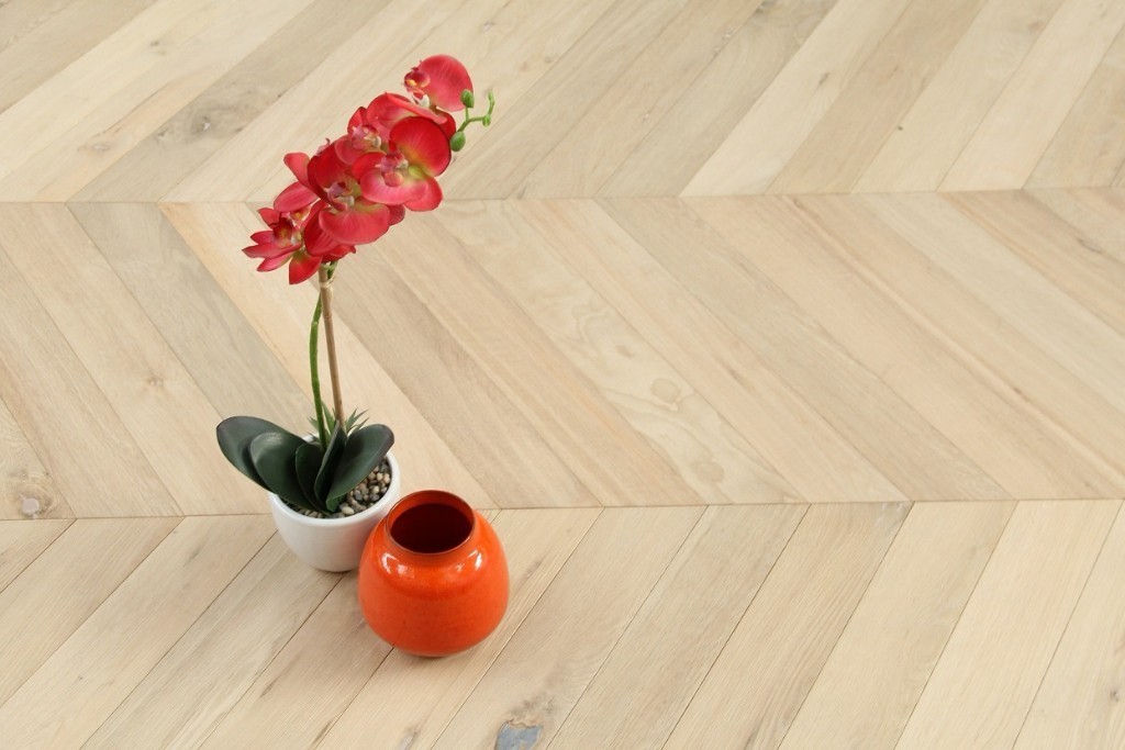 Oak Chevron Flooring | 600x90x18/4mm | Unfinished