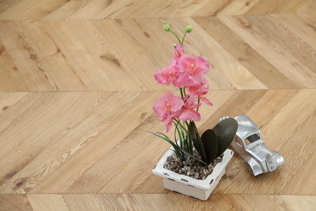 Oak Chevron Flooring | 600x90x18/4mm  | Brushed & UV Oiled