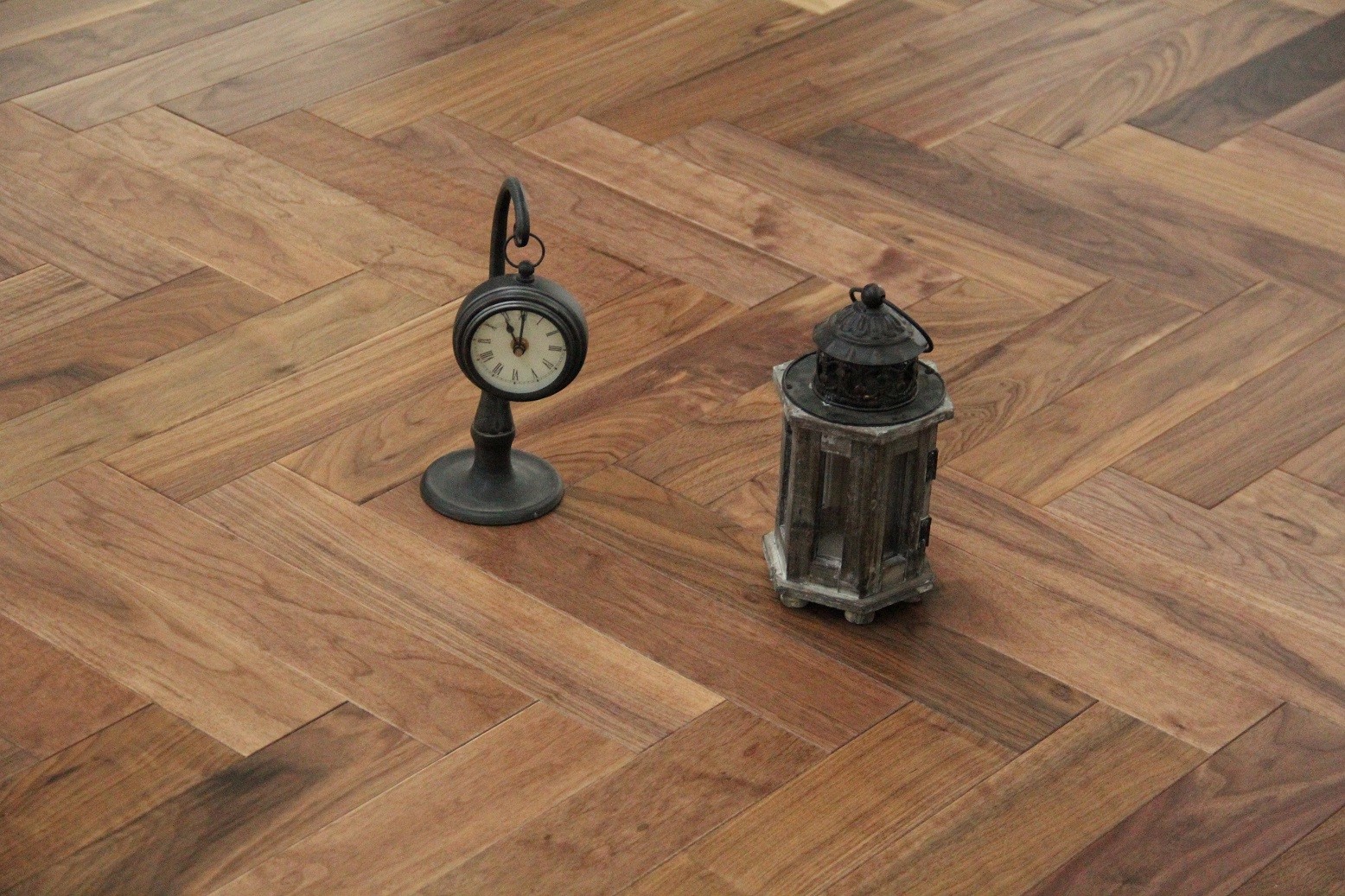 Oak Chevron Flooring | 600x90x18/4mm | Brushed & Gunstock & Lacquered