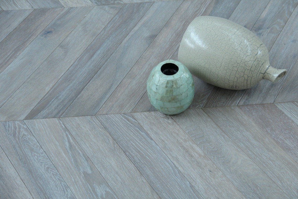 Oak Chevron Flooring | 600x90x18/4mm | Brushed & Smoked & White Oiled